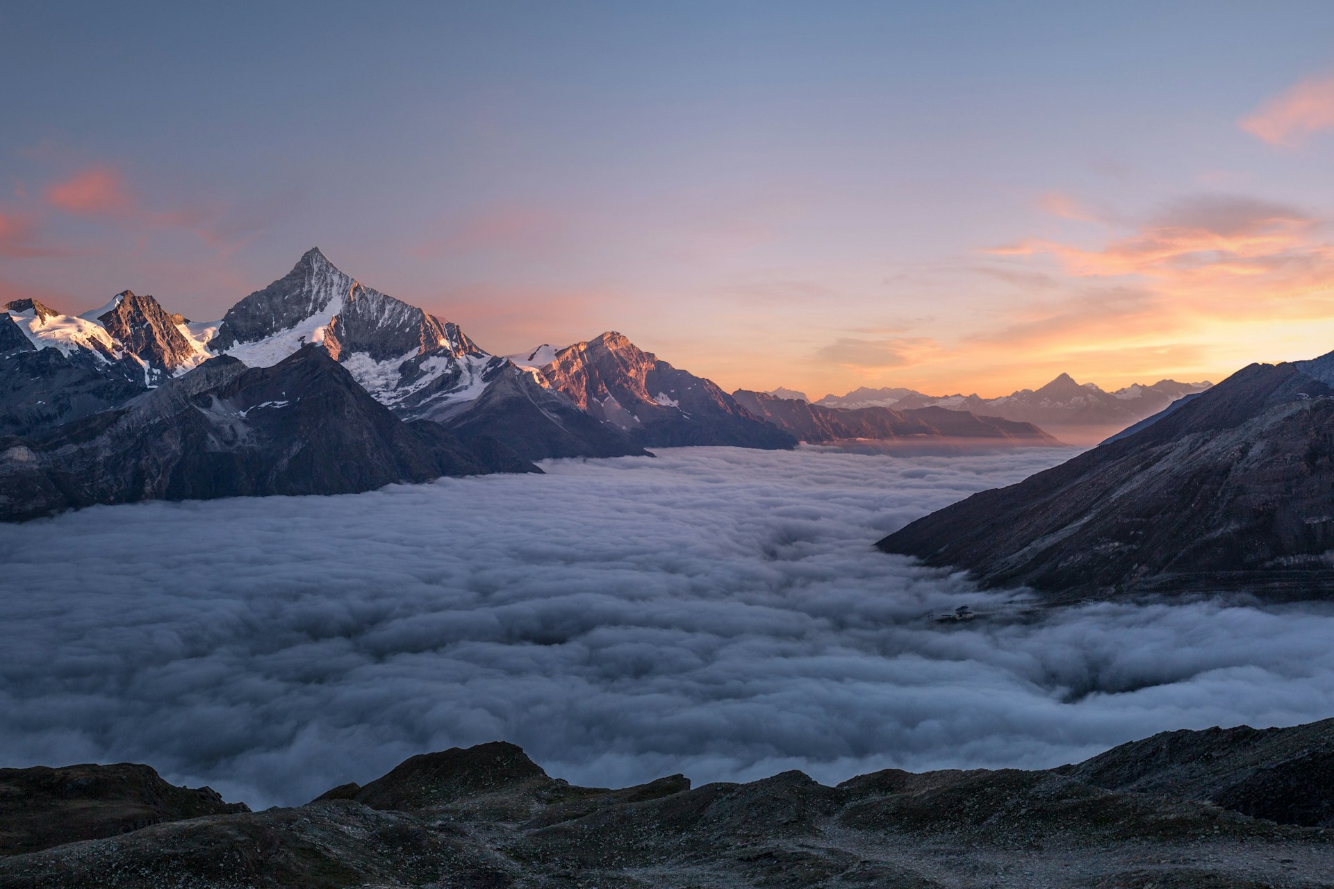 雪山湖泊